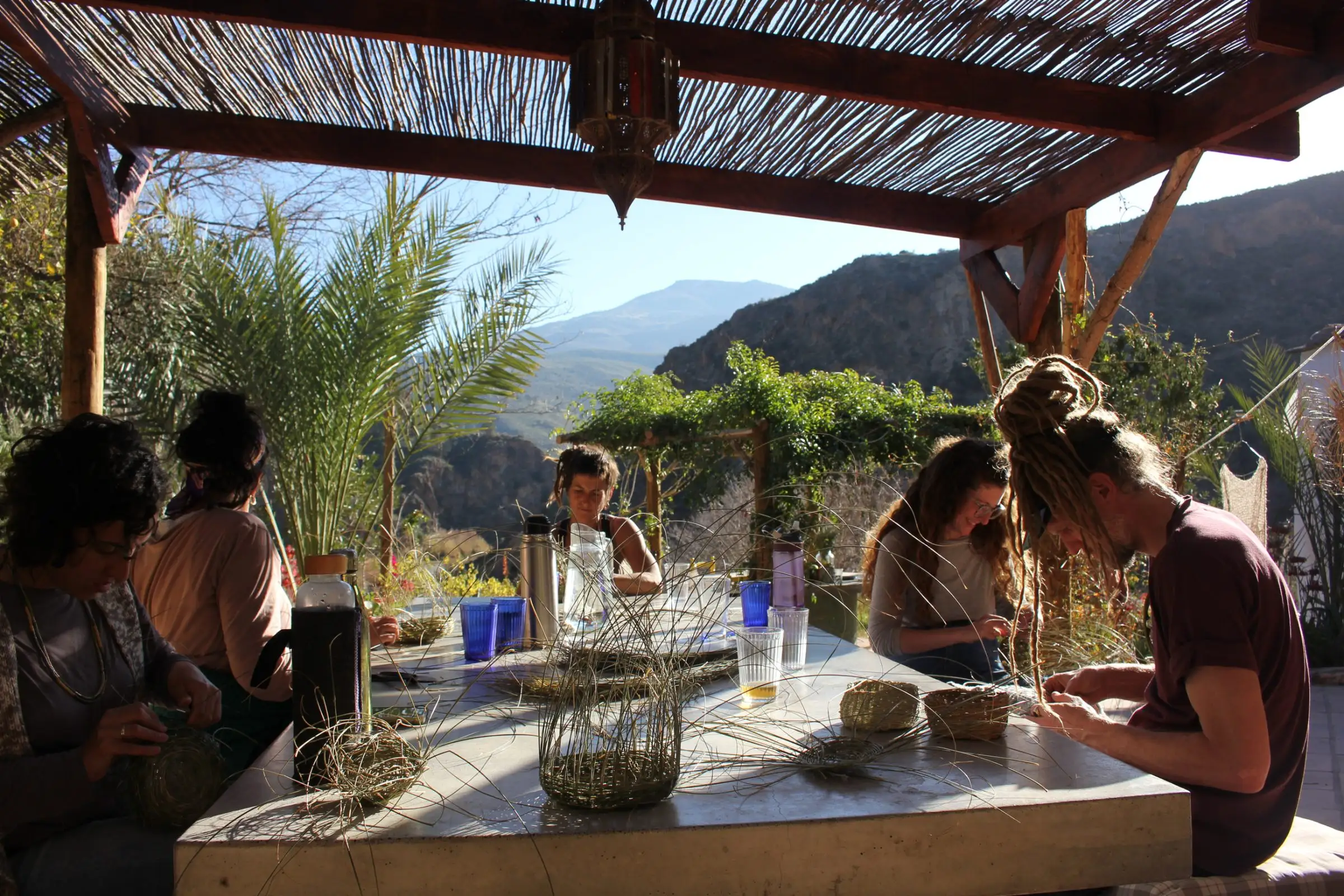 Workshops in traditional crafts with natural materials from the area